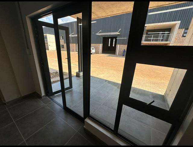 1,300M² WAREHOUSE TO LET IN LANSERIA